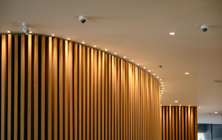 Cómo diseñar la iluminación de un local comercial: temperatura, lúmenes y CRI