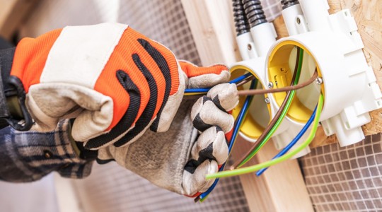 IP e IK: qué protección elegir según el entorno de instalación