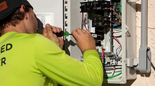 Errores comunes en la instalación de material eléctrico y cómo evitarlos