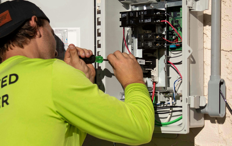 Errores comunes en la instalación de material eléctrico y cómo evitarlos