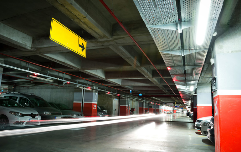 Cómo seleccionar iluminación LED para parkings y garajes