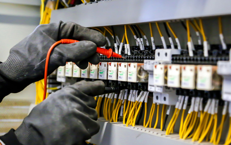 Mantenimiento preventivo vs correctivo en instalaciones eléctricas: ¿cuál te conviene más?