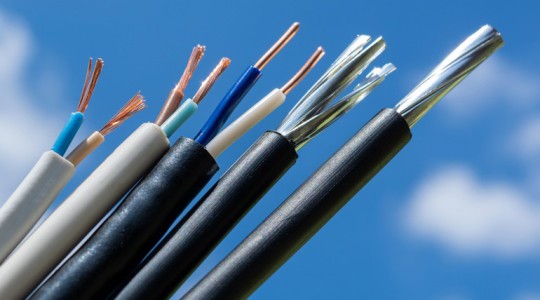 Materiales eléctricos más ecológicos: tendencias, certificaciones, impacto ambiental