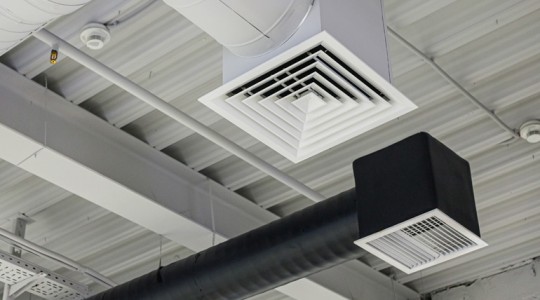 Ventilación en locales y naves: claves para elegir bien los componentes